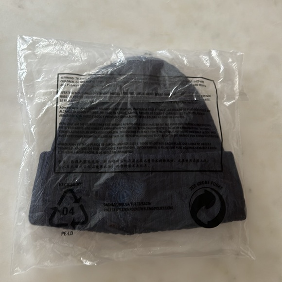 Kith for the New York Knicks Retro Logo Beanie - Picture 4 of 5